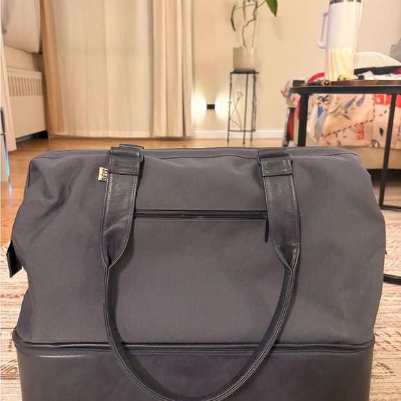 Béis The Convertible Weekender 
in Navy - Picture 7 of 16